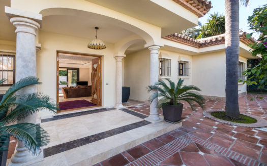 Luxury beach side detached villa in Benamara